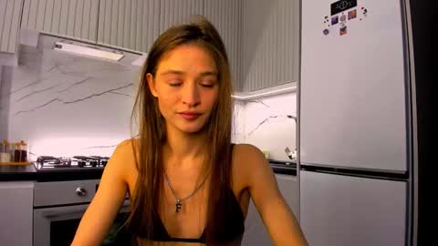 Snapshot of miapaw chatting on 04/04/26, 07:55 Mia online show from 04/04/26, 07:55