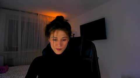 Snapshot of miapaw chatting on 04/06/26, 07:04 Mia online show from 04/06/26, 07:04