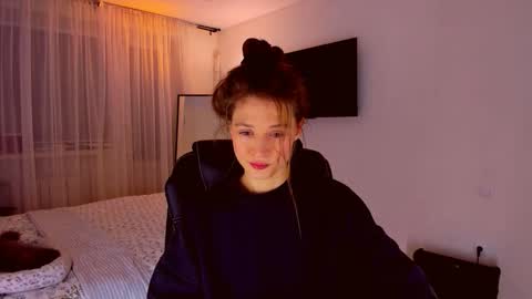 Snapshot of miapaw chatting on 04/09/26, 07:19 Mia online show from 04/09/26, 07:19