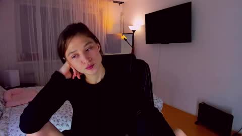 Snapshot of miapaw chatting on 04/14/26, 08:48 Mia online show from 04/14/26, 08:48