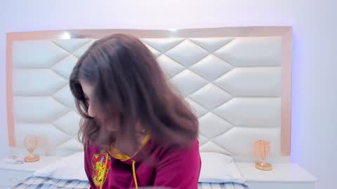 Snapshot of miaqueen021 chatting on 01/13/25, 12:24 Sweetie Mia online show from 01/13/25, 12:24