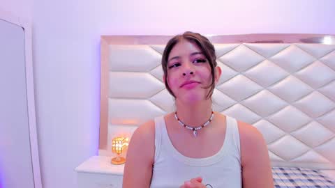 Snapshot of miaqueen021 chatting on 01/15/25, 12:15 Sweetie Mia online show from 01/15/25, 12:15