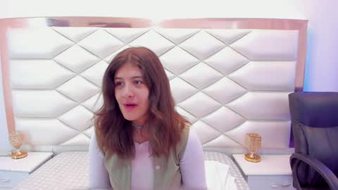 Snapshot of miaqueen021 chatting on 02/04/25, 12:22 Sweetie Mia online show from 02/04/25, 12:22