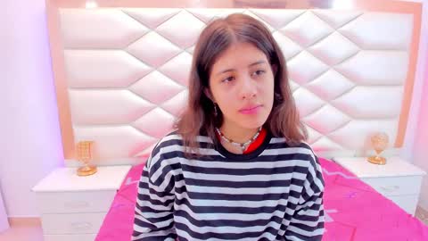 Snapshot of miaqueen021 chatting on 03/04/25, 12:22 Sweetie Mia online show from 03/04/25, 12:22