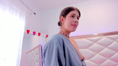 Snapshot of miaqueen021 chatting on 03/04/25, 06:29 Sweetie Mia online show from 03/04/25, 06:29