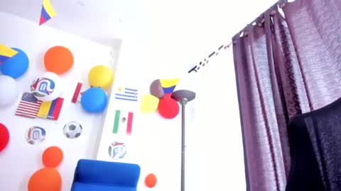Snapshot of miarobertsmilf chatting on 07/04/26, 02:12 Mia Milf online show from 07/04/26, 02:12
