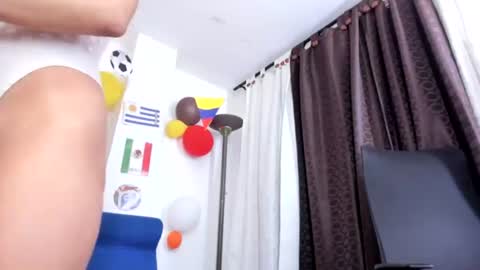Snapshot of miarobertsmilf chatting on 07/12/26, 12:23 Mia Milf online show from 07/12/26, 12:23