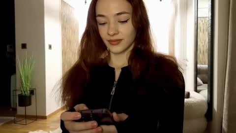 Mia online show from 12/16/25, 02:49