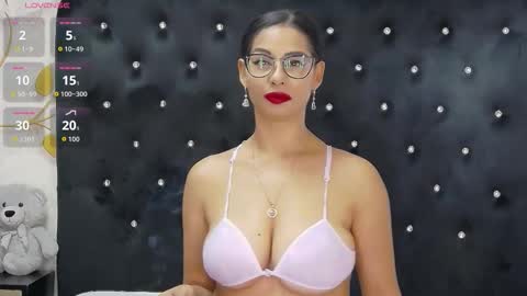 Snapshot of miaryder29 chatting on 10/27/25, 01:04 Mia online show from 10/27/25, 01:04