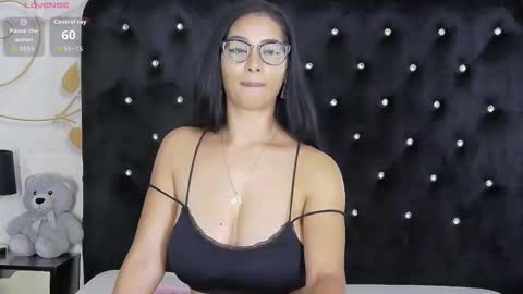 Snapshot of miaryder29 chatting on 10/29/25, 01:35 Mia online show from 10/29/25, 01:35