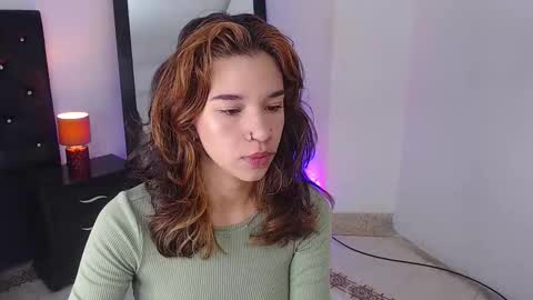 miascarlet_16 online show from 11/28/25, 01:47