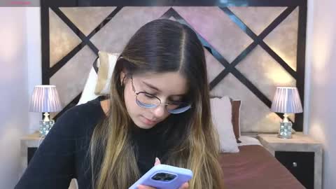 Mia online show from 05/08/26, 07:30