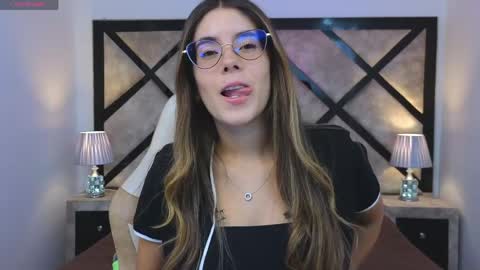 Mia online show from 05/11/26, 07:11