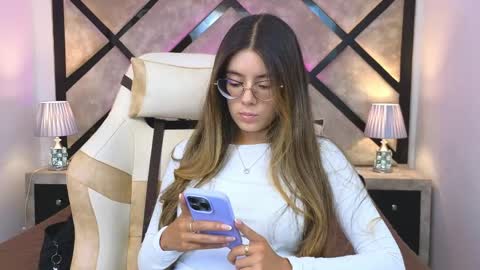 Snapshot of miasilverr chatting on 05/15/26, 07:21 Mia online show from 05/15/26, 07:21