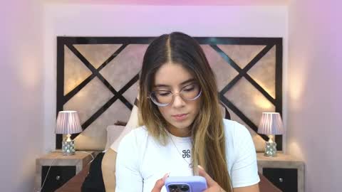 Snapshot of miasilverr chatting on 06/02/26, 07:05 Mia online show from 06/02/26, 07:05