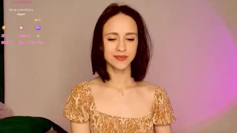 Snapshot of miasweetashoney chatting on 11/19/25, 06:24 Mia online show from 11/19/25, 06:24