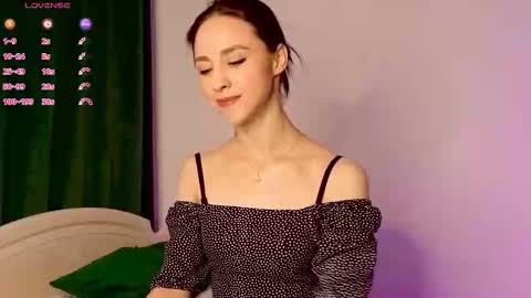 Snapshot of miasweetashoney chatting on 12/01/25, 06:40 Mia online show from 12/01/25, 06:40