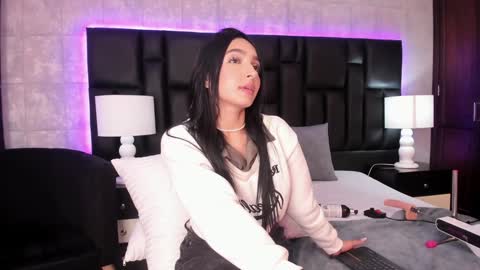 Snapshot of miasweetth chatting on 12/27/24, 06:53 Mia Sweetth online show from 12/27/24, 06:53