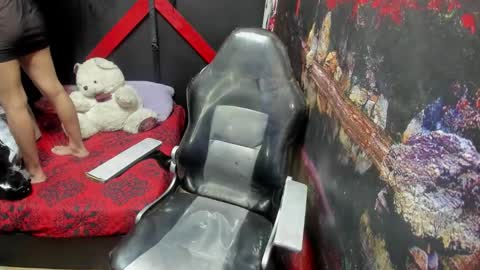 Mariana online show from 10/16/25, 02:07