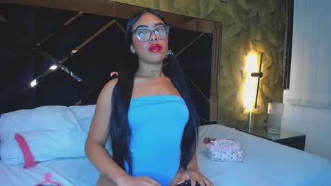 Snapshot of miathompson01 chatting on 12/03/25, 05:37 Mia Thompson online show from 12/03/25, 05:37