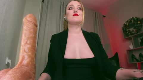 Lana online show from 12/19/24, 06:34