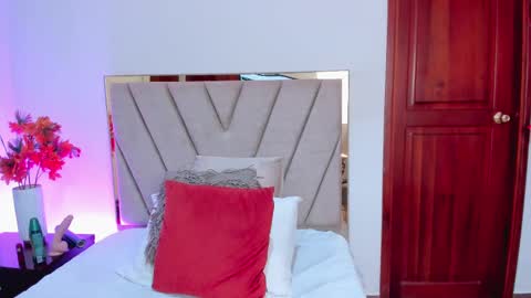 Snapshot of miavalente chatting on 01/11/25, 09:25 MiaValente online show from 01/11/25, 09:25