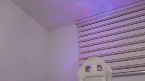 Mia online show from 02/14/25, 02:39