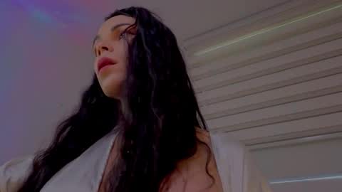 Mia online show from 09/26/25, 04:22