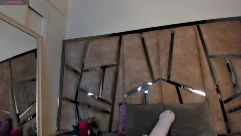 Mia Villalobos online show from 12/31/24, 05:22