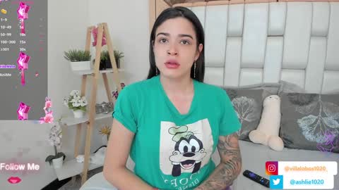 Mia Villalobos online show from 01/04/25, 07:24