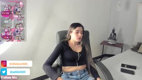 Mia Villalobos online show from 10/11/25, 11:42