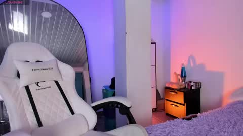 Mia Villalobos online show from 04/30/26, 11:53
