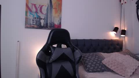 Snapshot of miawilson_1 chatting on 11/24/25, 05:40 Mia Wilson online show from 11/24/25, 05:40