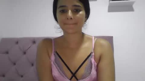 Snapshot of micaelamoreno18 chatting on 05/30/26, 05:15 micaelamoreno18 online show from 05/30/26, 05:15
