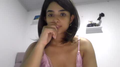 Snapshot of micaelamoreno18 chatting on 07/23/26, 04:43 micaelamoreno18 online show from 07/23/26, 04:43