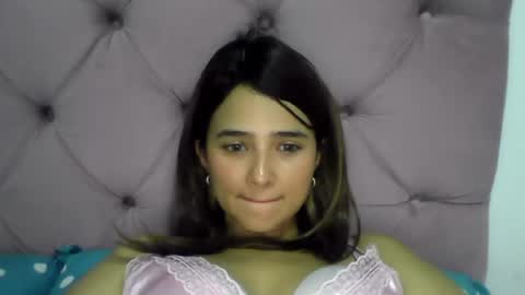 Snapshot of micaelamoreno18 chatting on 07/25/26, 04:54 micaelamoreno18 online show from 07/25/26, 04:54