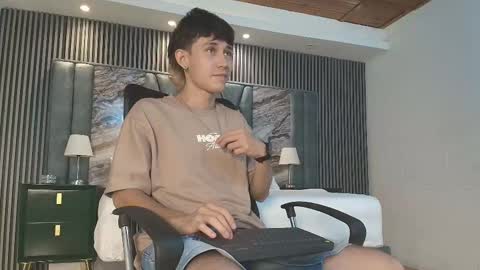 Snapshot of michaeel_blue chatting on 01/08/26, 01:13 Michael online show from 01/08/26, 01:13