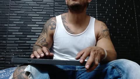 Michael Daviss online show from 02/04/25, 01:59