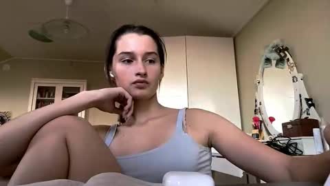 Snapshot of michael_pors chatting on 10/04/25, 02:37 Emily online show from 10/04/25, 02:37