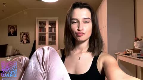 Snapshot of michael_pors chatting on 11/11/25, 02:28 Emily online show from 11/11/25, 02:28