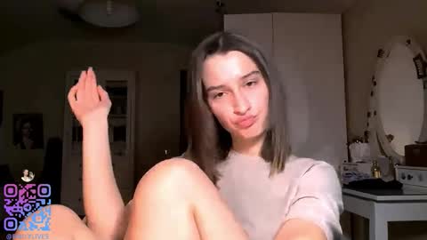 Snapshot of michael_pors chatting on 11/28/25, 02:20 Emily online show from 11/28/25, 02:20