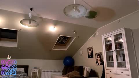 Snapshot of michael_pors chatting on 11/30/25, 02:10 Emily online show from 11/30/25, 02:10