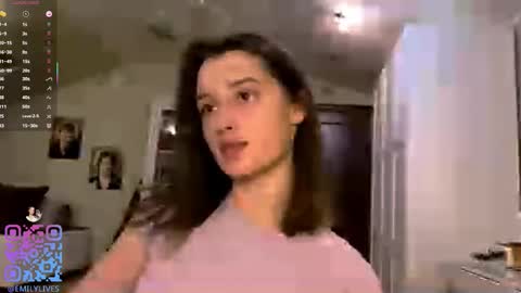 Snapshot of michael_pors chatting on 12/14/25, 02:22 Emily online show from 12/14/25, 02:22