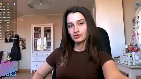 Snapshot of michael_pors chatting on 04/17/26, 02:20 Emily online show from 04/17/26, 02:20