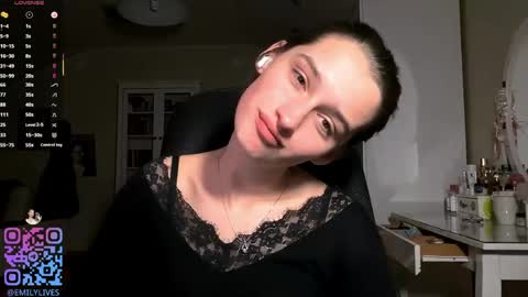Snapshot of michael_pors chatting on 04/19/26, 06:10 Emily online show from 04/19/26, 06:10