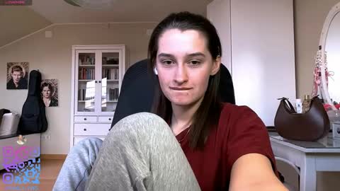 Snapshot of michael_pors chatting on 04/20/26, 02:20 Emily online show from 04/20/26, 02:20