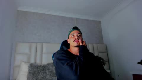 Michael online show from 10/05/25, 03:27