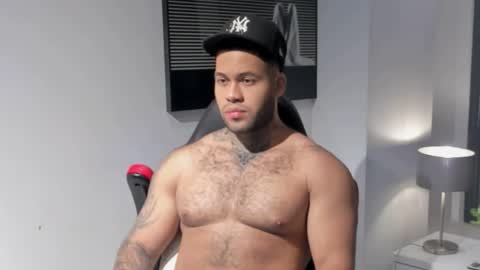 Snapshot of michael_salens chatting on 03/12/25, 10:48 Michael Salens independent model online show from 03/12/25, 10:48