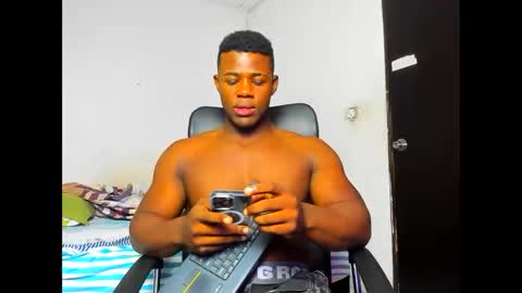 Snapshot of michael_smitht chatting on 10/28/25, 10:12 Michael online show from 10/28/25, 10:12