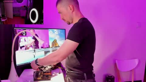 Snapshot of michael_wolfborn chatting on 12/05/24, 04:34 Michael online show from 12/05/24, 04:34